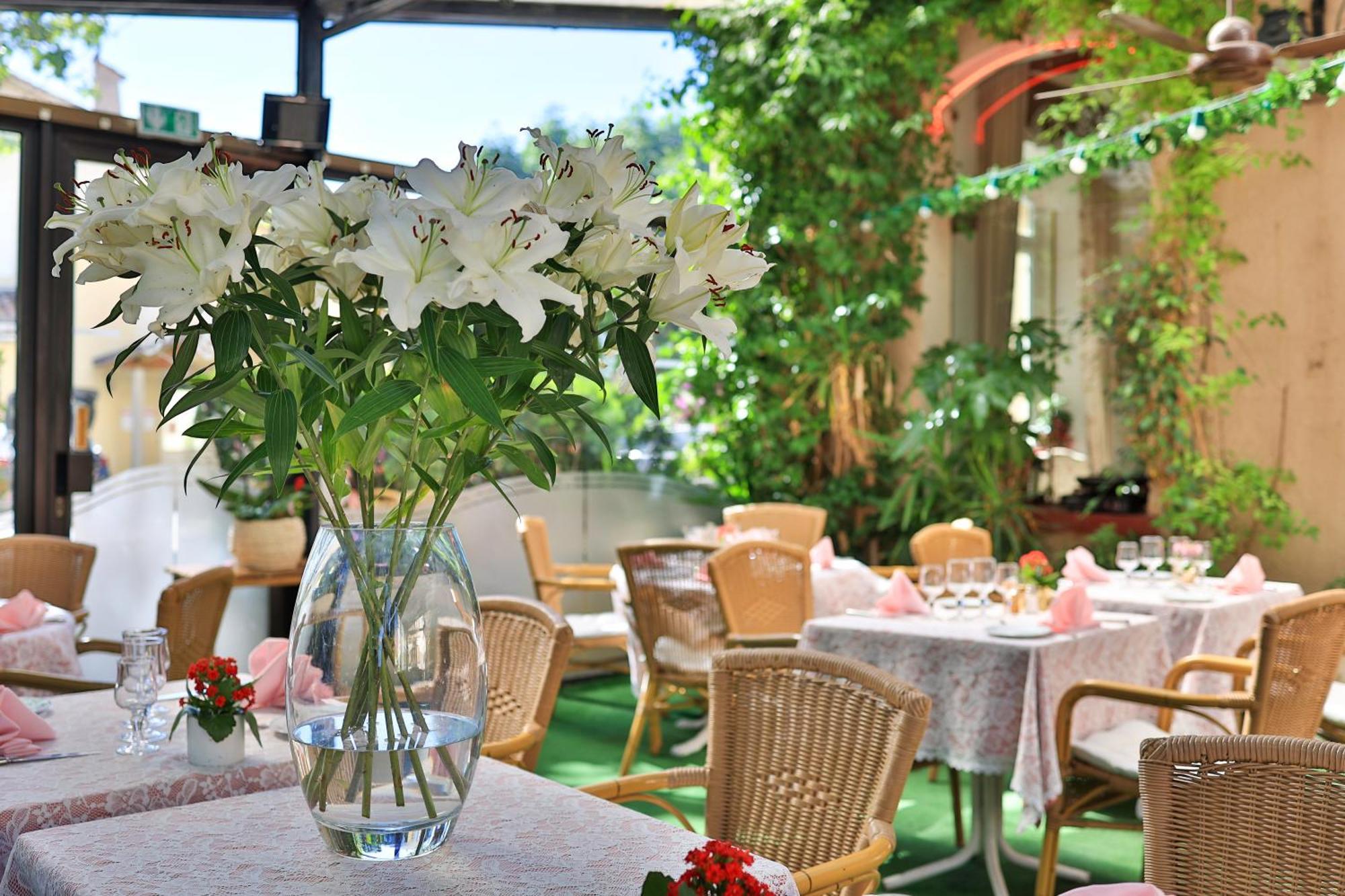 Logis Le Relais Imperial Hotel Saint-Vallier-de-Thiey Exterior foto