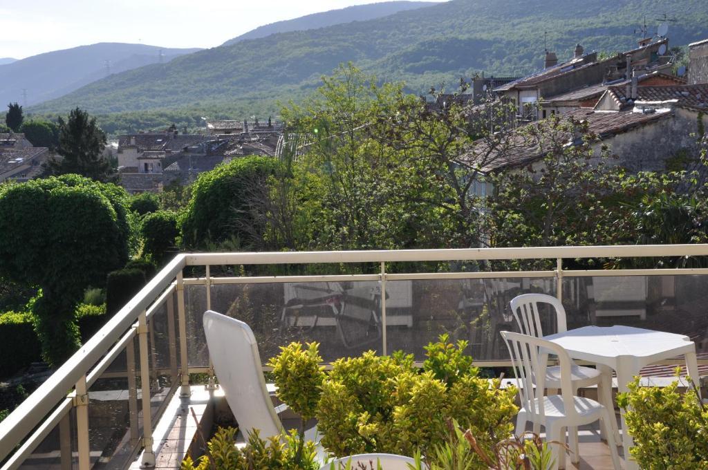Logis Le Relais Imperial Hotel Saint-Vallier-de-Thiey Exterior foto